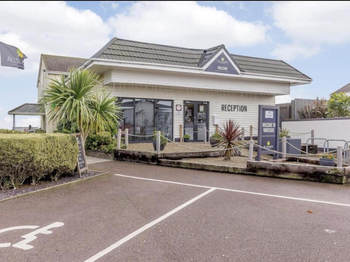 Villa Sea View 3-Bed Heated Pool Eat Bar Kids Park Lowestoft Eksteriør billede