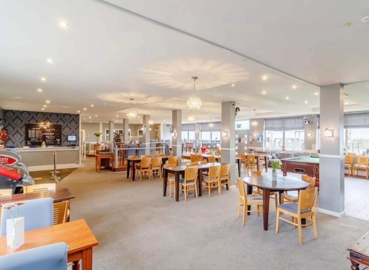 Villa Sea View 3-Bed Heated Pool Eat Bar Kids Park Lowestoft Eksteriør billede
